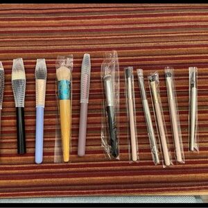 Assorted Makeup Brushes Set